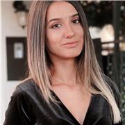 Erfahrene Wirtschaftslehrerin mit Nachhilfeangebot in Wien und online.