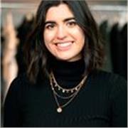 Diseñadora visual con 5 años en branding, packaging y eventos. Graduada en Diseño Integral, Escaparatismo y Visual Merchandising