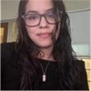Joven que imparte clases de matemáticas en base a los conocimiento y buscando forma más rápida en la que pueda aprender .