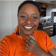 Aulas de roteiro, criação de conteúdo on-line, como se portar frente as câmeras, como escolher um nicho de atuação