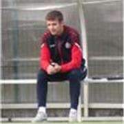 Coach de football diplômé du BMF (UEFA B), entraîneur salarié d’un club parisien depuis 7 ans, spécialisé dans la progression tech