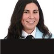 Historiadora del arte que puede enseñar más de una materia de la rama de letras. 