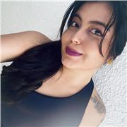 Docente de lengua castellana imparte clases a niños de todas las edades