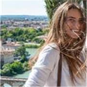 Laureata in Scienze Internazionali e Diplomatiche offre lezioni di Inglese disegnate con attenzione e cura in base alle necessità dello/a studente/ssa