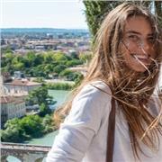 Laureata in Scienze Internazionali e Diplomatiche offre lezioni di Inglese disegnate con attenzione e cura in base alle necessità dello/a studente/ssa