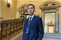 Studente al secondo anno di economia aziendale presso l’università cattolica del sacro cuore di milano che offre aiuto compiti