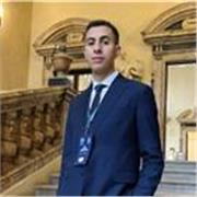 Studente al secondo anno di Economia aziendale presso l’Università Cattolica del Sacro Cuore di Milano che offre aiuto compiti