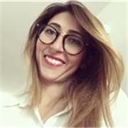Docente liceale con esperienza decennale aiuta studenti della secondaria di I e II grado in tutte le discipline letterarie ( italiano Latino storia filosofia e arte). Esperta in scrittura creativa e nelle metodologie per DSA e Bes