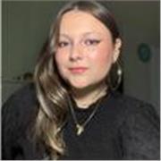 Professora particular de inglês com 6 anos de experiência, experiência com todas as idades e certificado de Cambridge