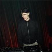 Productor musical con más de 120 millones de streams en Spotify. Clases para llevar tu música al siguiente nivel.