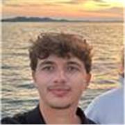 Deutsch Tutor der allen Altersgruppen Nachhilfe gibt