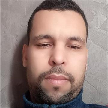Je donne des cours d'arabe à domicile ou en ligne.