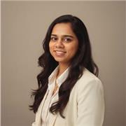 Englisch-Lehrerin, die Kinder jeder Altersstufe geduldig und kreativ begleitet.