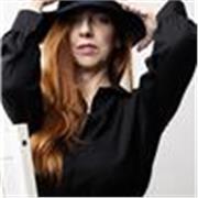 Diplomata in canto, cantante, corista professionista , triple performer - amante dell'arte in ogni sua espressione