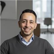 I am a bilingual educator passionate about helping students learn English and develop their communication skills effectively.