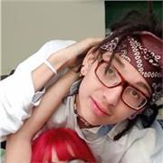 Profesor de ingles imparte clases a niños y adultos de todas las edades