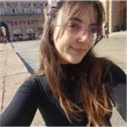 Insegnante d'inglese con esperienza sia con bambini che adulti. Insegno tutti i livelli e preparazione esami Cambridge (A2-C2)