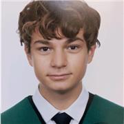 Estudiante de informática que acaba de superar el Bachillerato de Ciencias Técnico