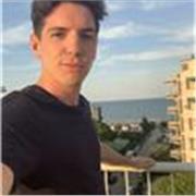 Sono qui per aiutarvi se avete bisogno di aiuto per compiti o altro.