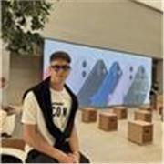 Studente universitario impartisce lezioni di matematica e fisica