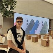 Studente universitario impartisce lezioni di matematica e fisica