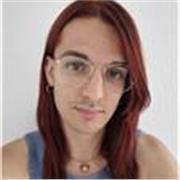 Tengo nivel alto de Inglés (en proceso de titular) y controlo especialmente birn las destrezas de speaking y listening