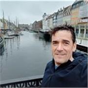 Ingeniero industrial y profesor asociado de universidad uc3m física da clases de togas asignaturas a todos los niveles