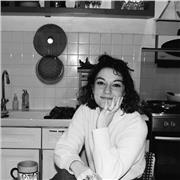 Etudiante en Master 1 droit ayant déjà donné des cours particuliers en français via une agence ainsi que de l'aide aux devoirs.