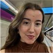 Profesora titulada en Inglés con 3 años de experiencia. Doy clases de Inglés, Español y Catalán, tanto presencial como online.