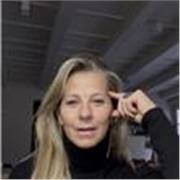 Docente di Lingue con esperienza ventennale nell’insegnamento a  ragazzi e adulti 