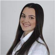 Profesora titulada en Iluminación, captación y Tratamiento de la imagen y actualmente en el grado de Comunicación audiovisual