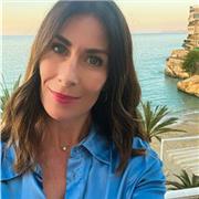 Especializada en moderno , jazz y también sevillanas y flamenco.
Puedo montar tu baile para tu boda !
