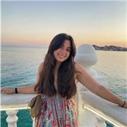 Doy clases particulares de matemáticas a niños de primaria o la eso, porque cuando era pequeña me costara an un montón y gracias a mi profesora particular mejoré mucho y pude sacar matrícula