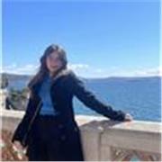 Ragazza universitaria disponibile per aiutare a fare i compiti! Sto studiando per poter diventare maestra delle elementari