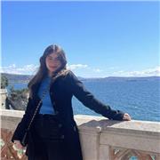 Ragazza universitaria disponibile per aiutare a fare i compiti! Sto studiando per poter diventare maestra delle elementari