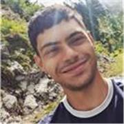 Professeur diplômé d'un master en anthropologie et ayant travaillé avec des jeunes je suis disposé à les aider et soutenir