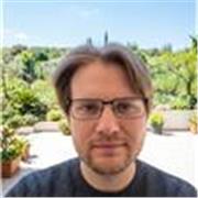 Maestro di chitarra diplomato al conservatorio con 20 anni di esperienza nell'insegnamento impartisce lezioni di chitarra