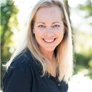 I'm a professional certified coach, who supports you to find clarity and focus.