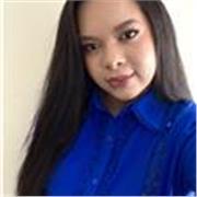 Professora de aula online, com formação em Pedagogia