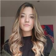 Profesora de Música imparte clases a niños de todas las edades