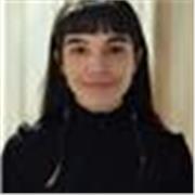 Profesora de piano que imparte clases a todas las edades