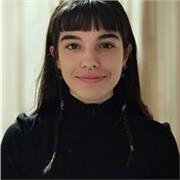 Profesora de piano y lenguaje musical que imparte clases a todas las edades