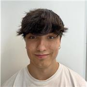 Me defino como una persona atenta, cercana y paciente. Tengo una gran pasión por la enseñanza. Me gustaría dar clases a niños de entre 6 y 12 años, aunque también me veo capacitado para darles clases a niños de hasta 16.