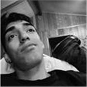 Hablante nativo con amplio conocimiento del español