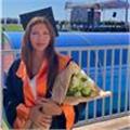 Öğrenmeye açık, enerjik ve öğrencisiyle güçlü bir iletişim kuran bir eğitmenim. 