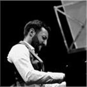 Concertista Diplomato in Pianoforte offre lezioni di pianoforte e teoria musicale
