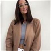 Insegnante madrelingua inglese studentessa di Giurisprudenza con ottime conoscenze di contrattualistica commerciale sia inglese che italiano. 
Certificazione  International legal English  ottenuta del 2019
