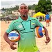 Donnez de cours de sport ou entraîner le volley ball le football , un peu de tout par apport aux sports
