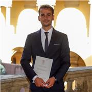 Sono un ex studente dedito a insegnare ciò che ho appreso in questa, seppur iniziale, lunga carriera.