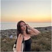 Estudiante con mas de 2 años de experiencia siendo profesora de repaso, especializada en lenguas (catalan, castellano e ingles). 